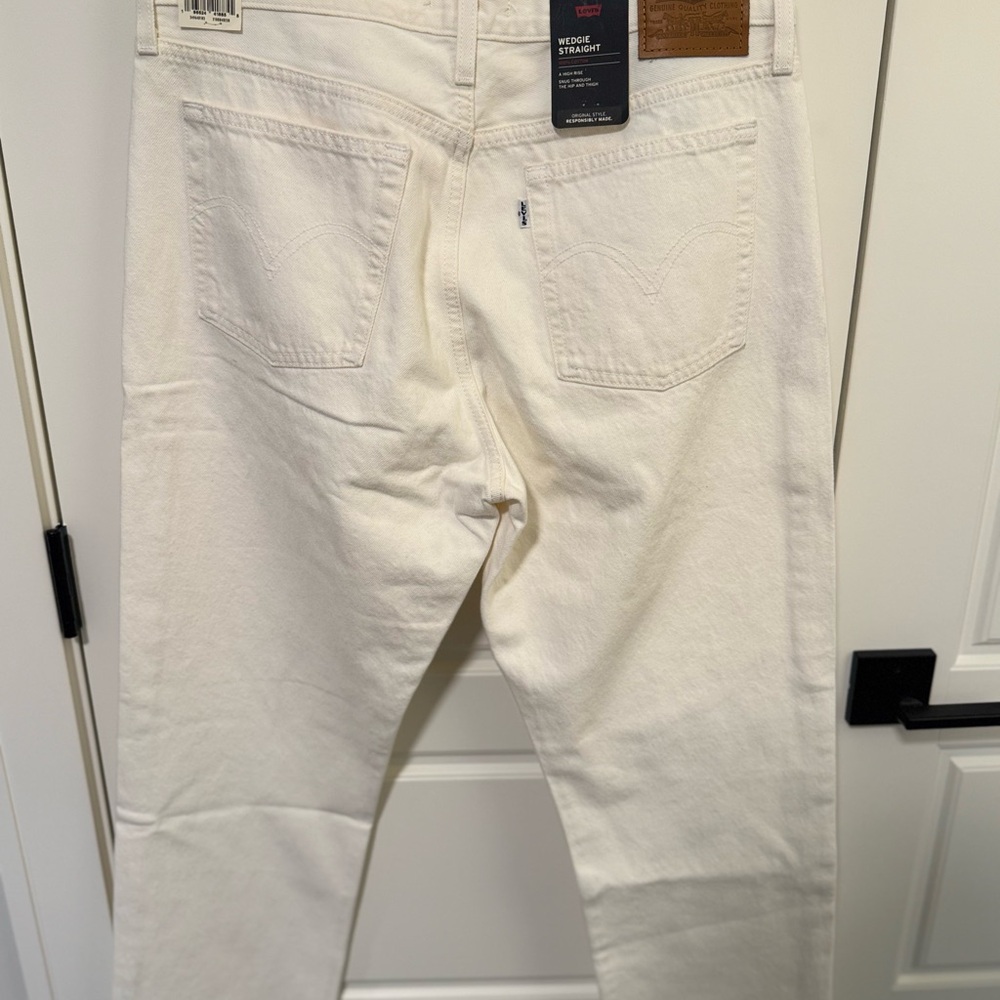 Levi's Women's Cream Wedgie Straight Leg Jeans - Picture 11 of 12